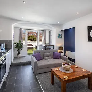 02 Holmfield Apartment