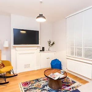  Apartment The Modern Classic - Contemporary & Elegant 3bdr United Kingdom